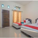 RedDoorz near Living Plaza Balikpapan 2
