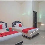RedDoorz near Living Plaza Balikpapan 2