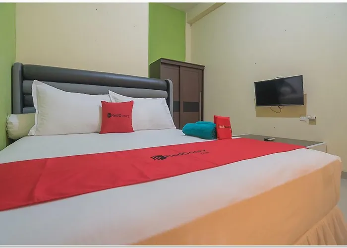 RedDoorz near Living Plaza Balikpapan 2