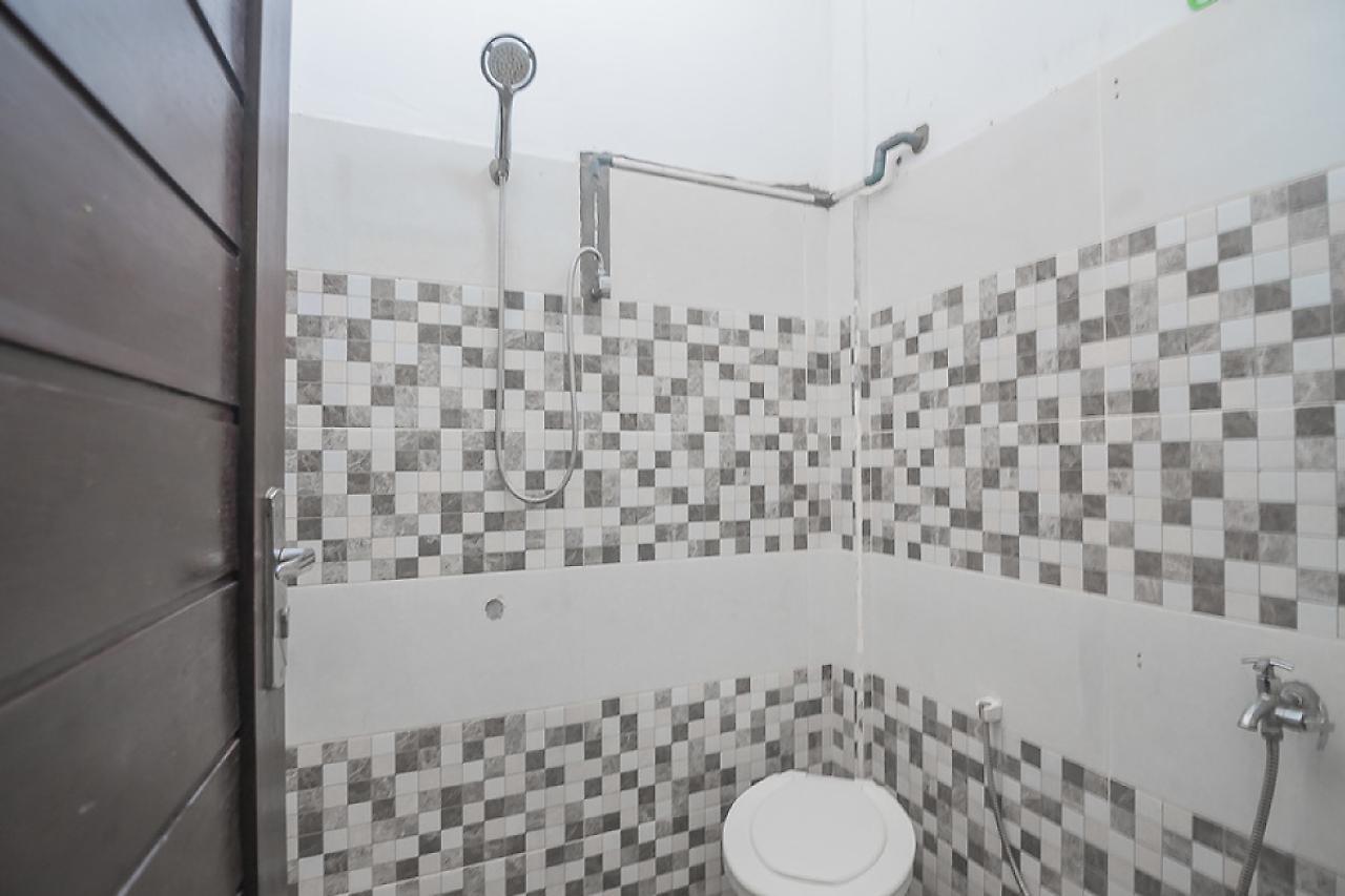 Wisma tamu Reddoorz Near Lapangan Tenis 2*