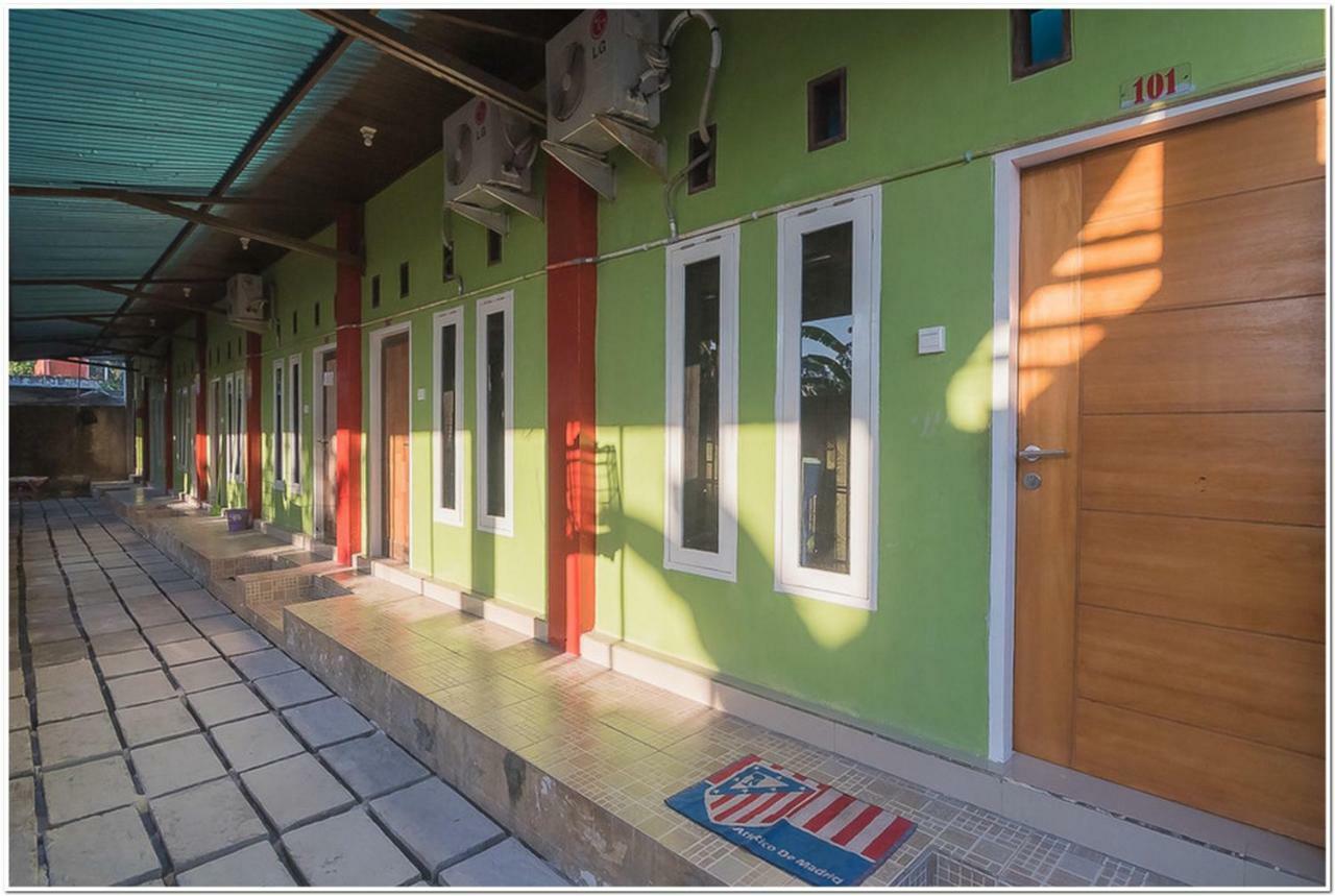 Reddoorz Near Lapangan Tenis Wisma tamu 2*